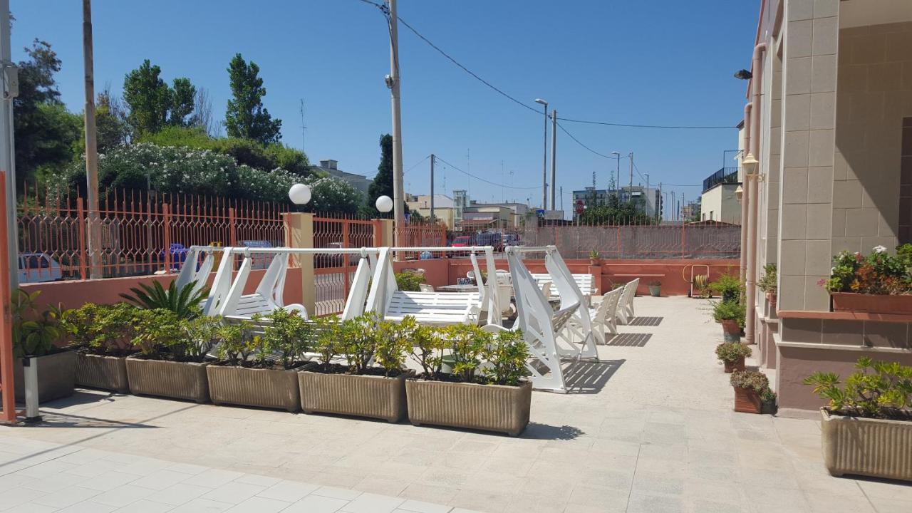 Hotel Mare Pineta Bari Buitenkant foto