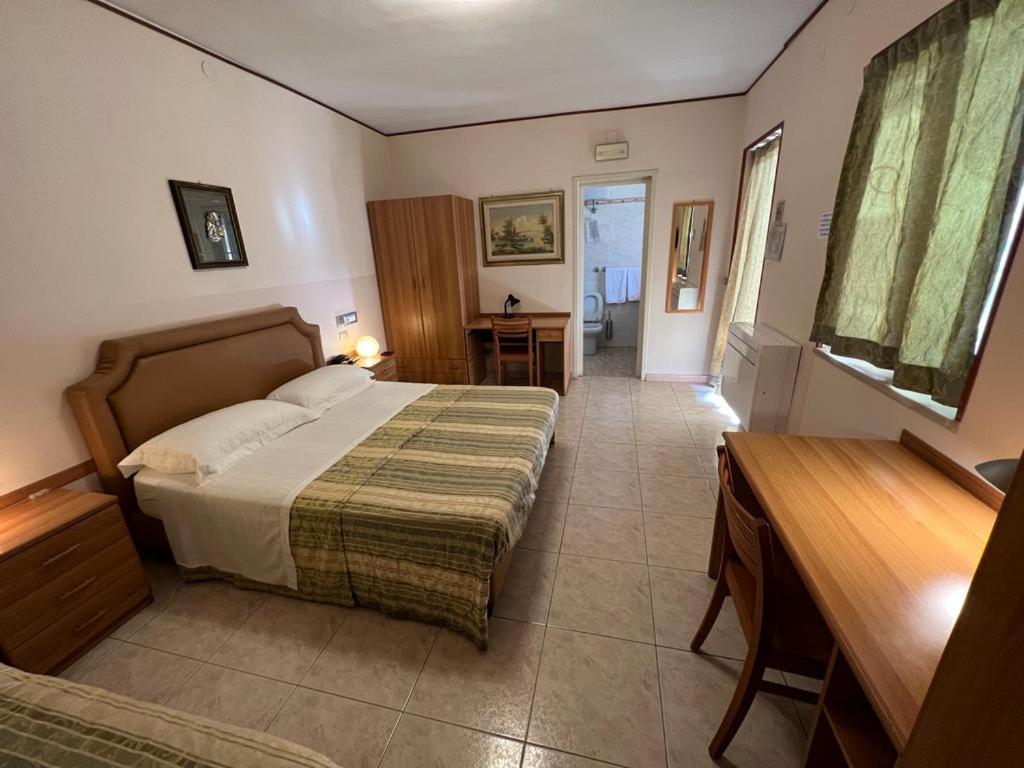 Hotel Mare Pineta Bari Buitenkant foto