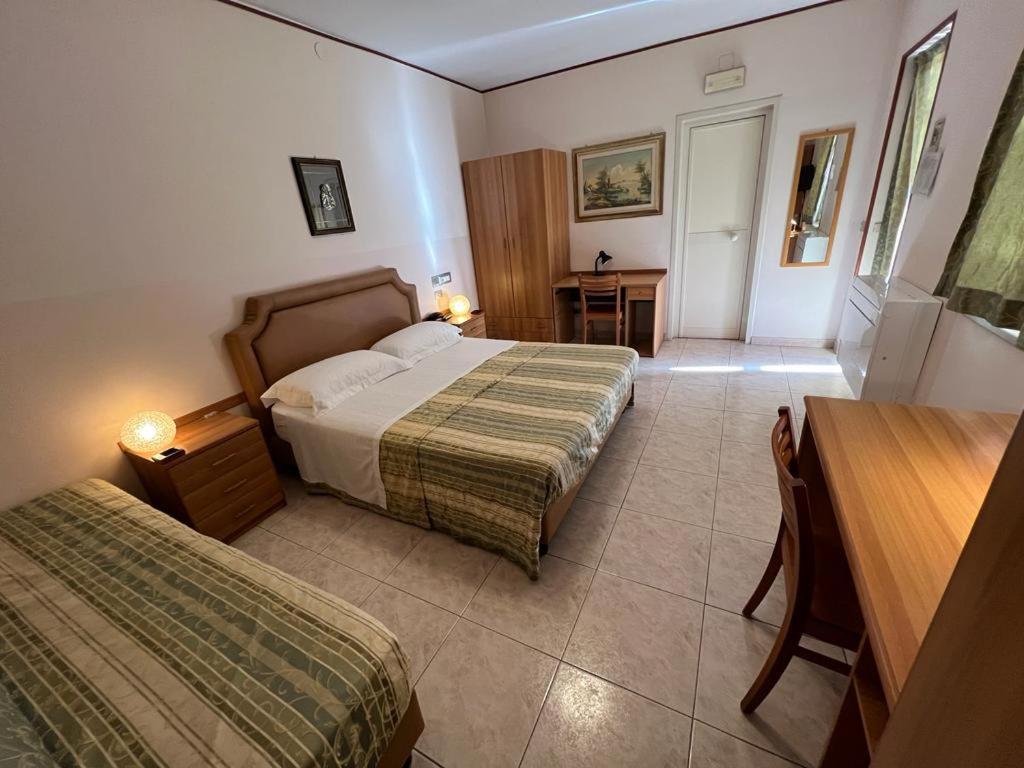 Hotel Mare Pineta Bari Buitenkant foto