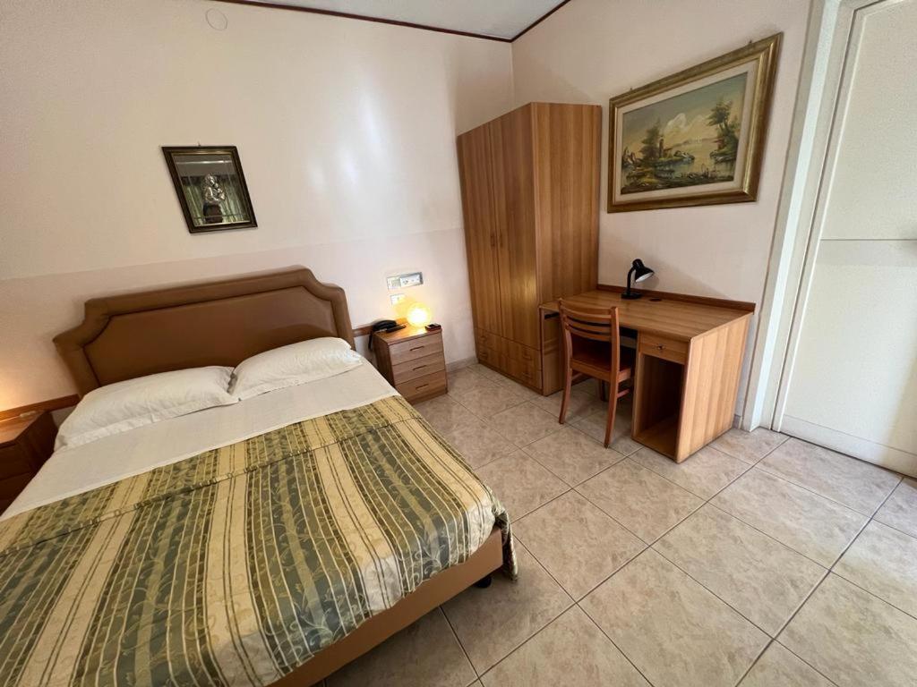 Hotel Mare Pineta Bari Buitenkant foto